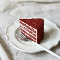 A picture of Classic red velvet cake.