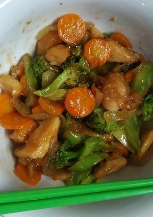 Foto resep Tumis brokoli ayam wortel