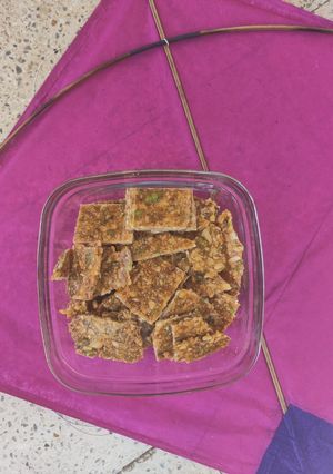 ड्राय फ्रूट चिक्की (Dry Fruits Chikki Recipe In Marathi) रेसिपी चे मुख्य फोटो