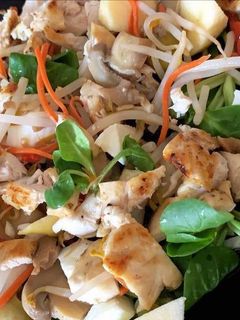 Una foto de Ensalada de pollo