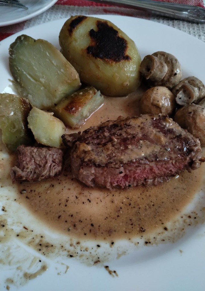 Una foto de Filete con champiñones