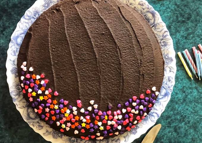 Wholewheat chocolate mud cake with chocolate ganache