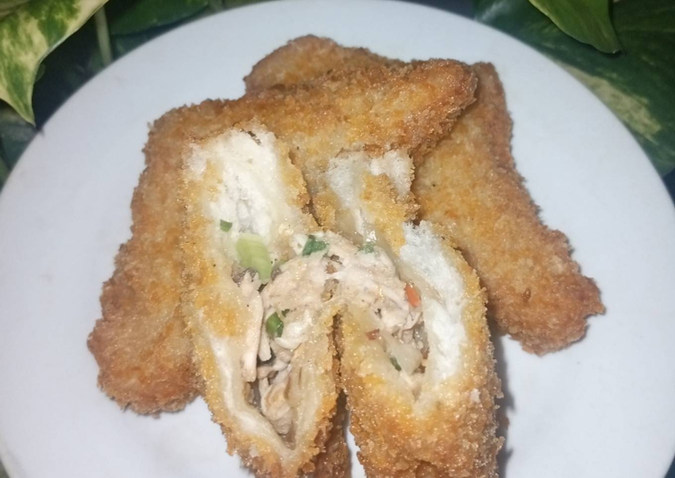 Roti goreng ayam suwir
