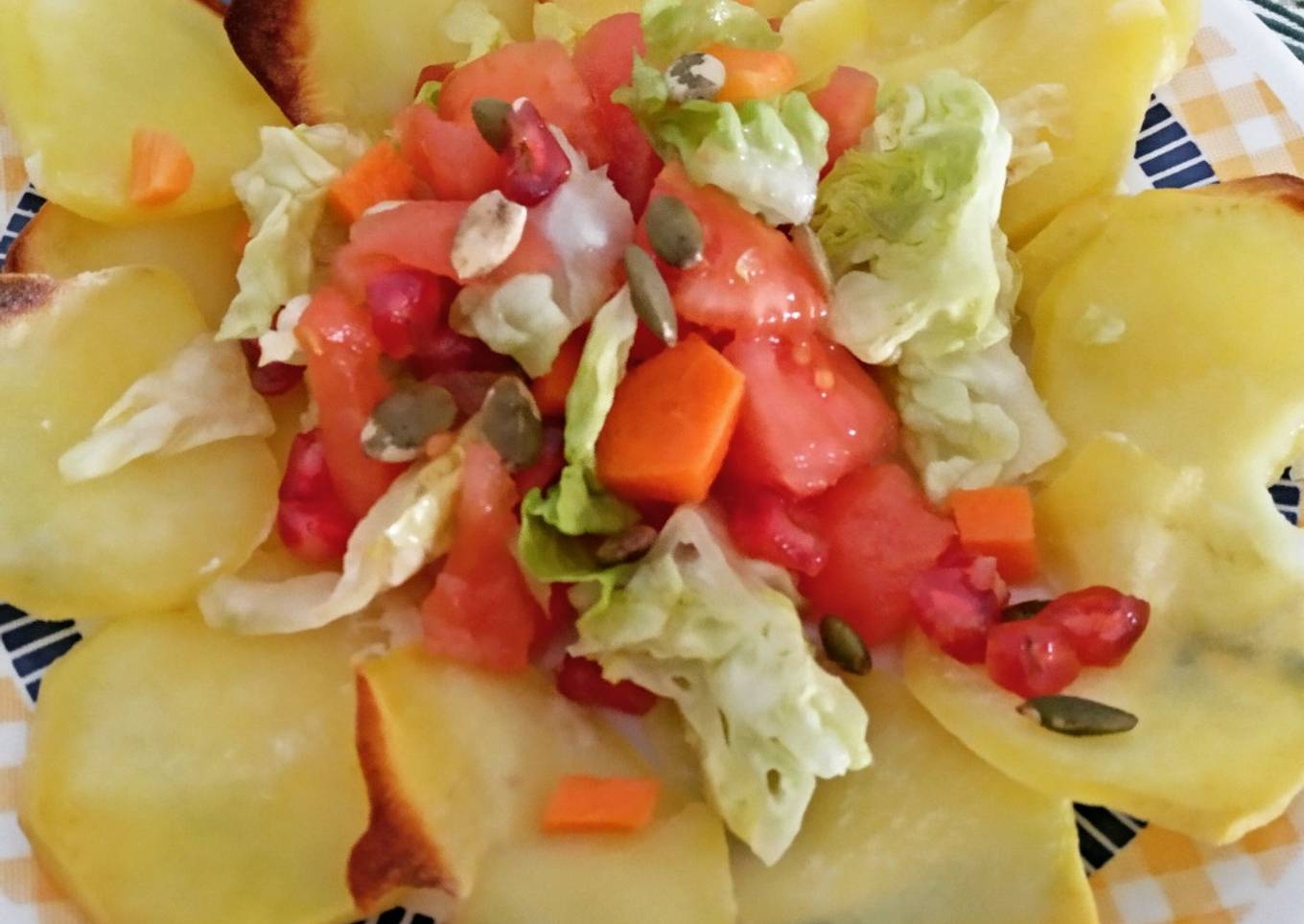 Ensalada con patatas al horno