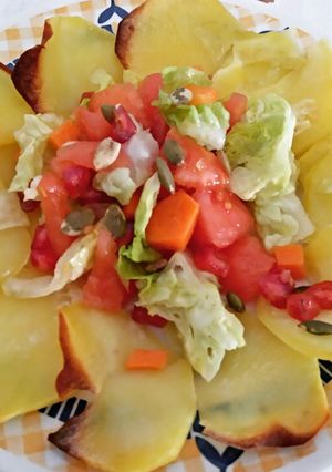 Foto principal de Ensalada con patatas al horno