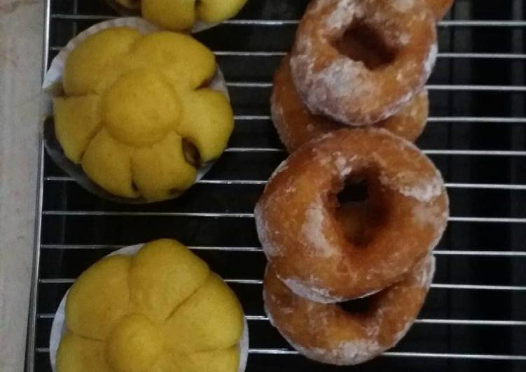 Bakpao dan donat labu kuning