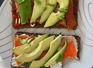 Une photo de Toast avocat saumon fumé