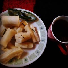 A picture of Boiled cassava and lemon grass tea.