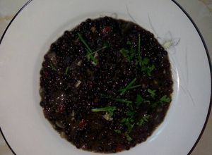 Una foto de Lentejas caviar con calamar