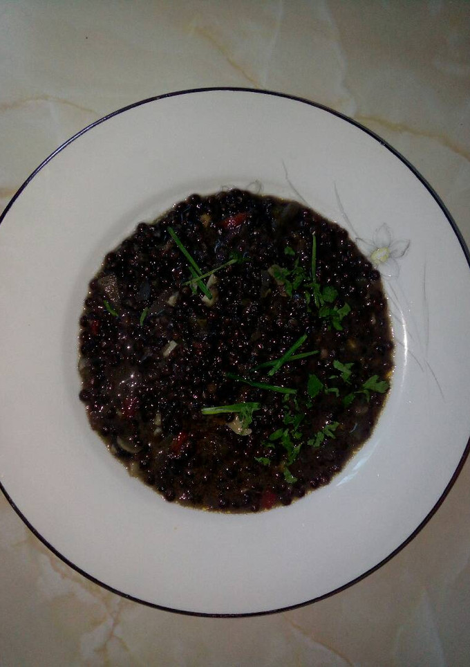 Una foto de Lentejas caviar con calamar