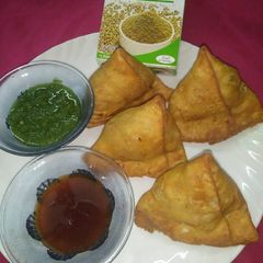 A picture of Homemade samosa.
