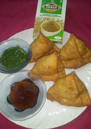 A picture of Homemade samosa.