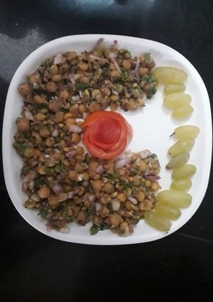 A picture of Chana chat.