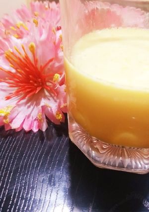 টারমারিক ল্যাটে (Turmeric Latte Recipe In Bengali) রেসিপির প্রধান ছবি