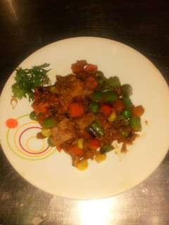 Una foto de Wok de atún con salsa de soja