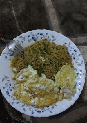 A picture of Fried Noodles and eggs.