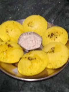 खट्टा मीठा मूंग दाल इडली (Khatta meetha moong dal idli recipe in Hindi) रेसिपी मुख्य फोटो