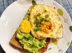 Hình của món Avocado 🥑 toast.