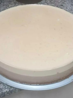 Una foto de Tarta de turrón Suchard y turrón de Jijona