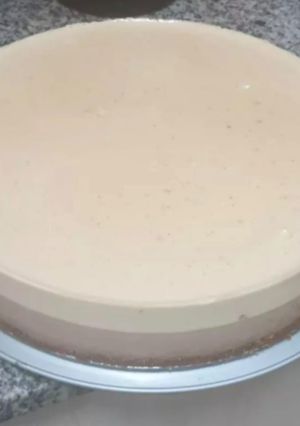 Una foto de Tarta de turrón Suchard y turrón de Jijona