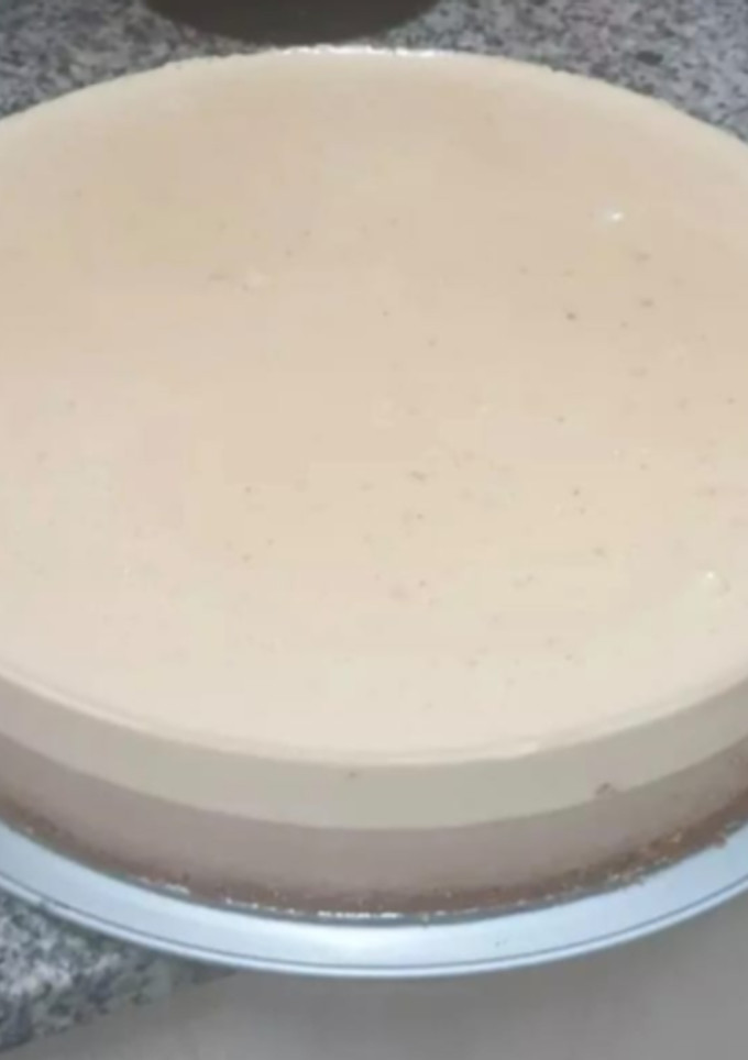 Una foto de Tarta de turrón Suchard y turrón de Jijona