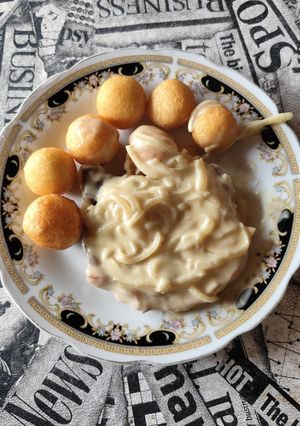 Una foto de Costeletas de Cerdo con Salsa de Mostaza y Miel y Papas Noisette
