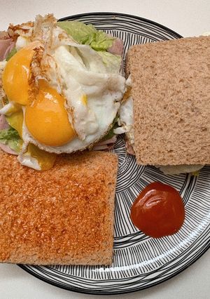 Hình của món Sandwich thịt nguội.