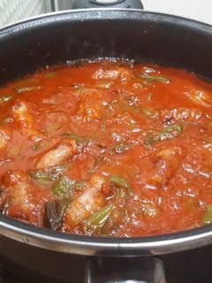 Una foto de Pisto con salchichas