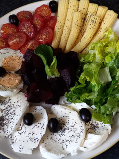 Una foto de Ensalada de remolacha con mozzarella