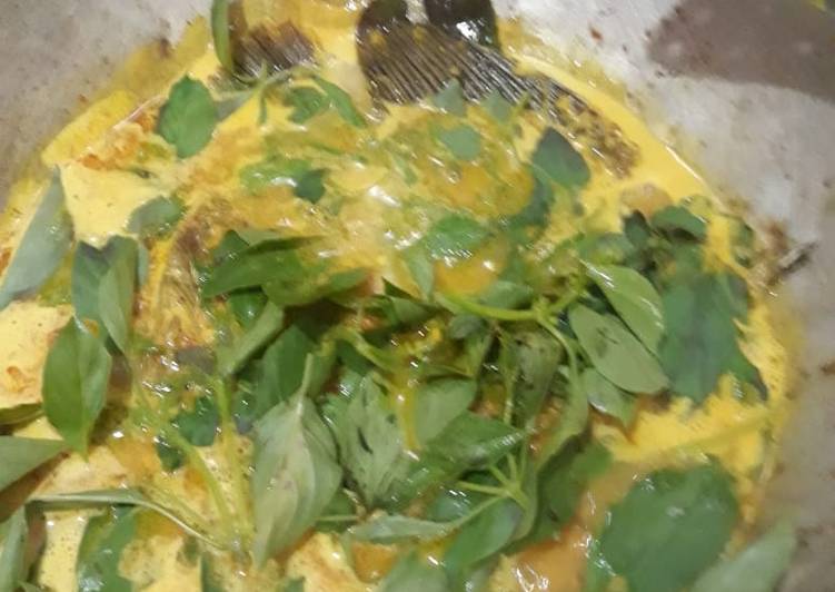 Resep Ikan Gurami Kuah Santan Pedas, Enak Banget