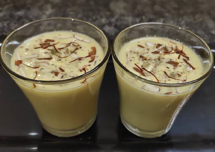 बादाम मिल्क शेक (Badam milk shake recipe in Hindi) रेसिपी बनाने की विधि in  Hindi by Nisha Khatri - Cookpad