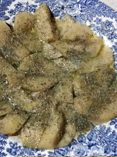Una foto de Carpaccio de manzana vegetal