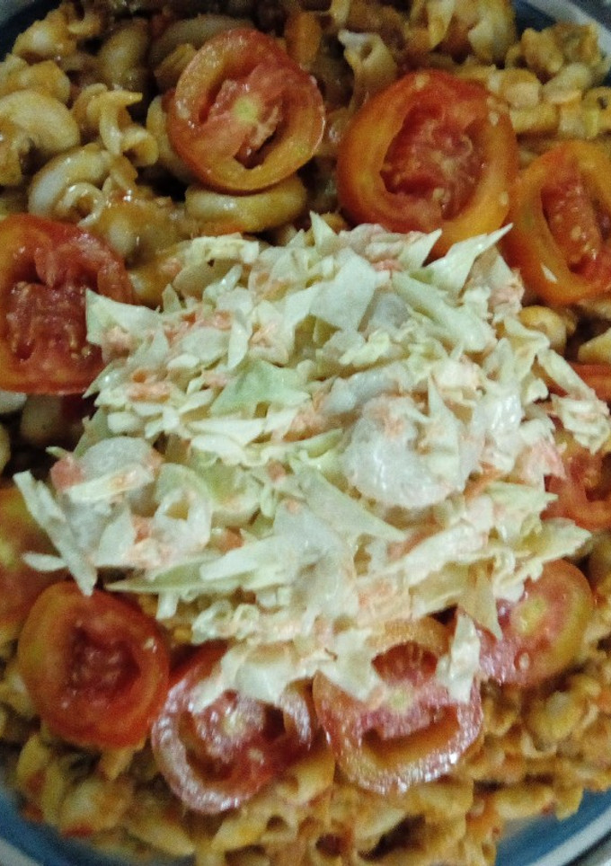 A picture of Macaroni,washed beans with salad, tomatoes and fish.