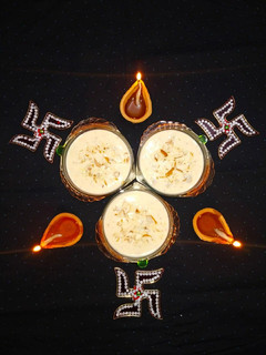 શાહી અંજીર રબડી (Shahi Anjeer Rabdi Recipe In Gujarati) રેસીપી મુખ્ય ફોટો