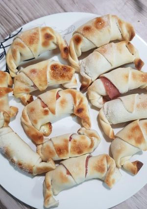 Una foto de Medialunas con tapa de tarta🥐