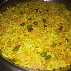 A picture of Less oil wala tea time snack chiwda.