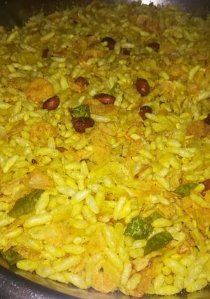 A picture of Less oil wala tea time snack chiwda.