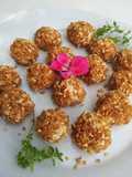 Bolitas de queso Philadelphia y Roquefort con almendra crocanti