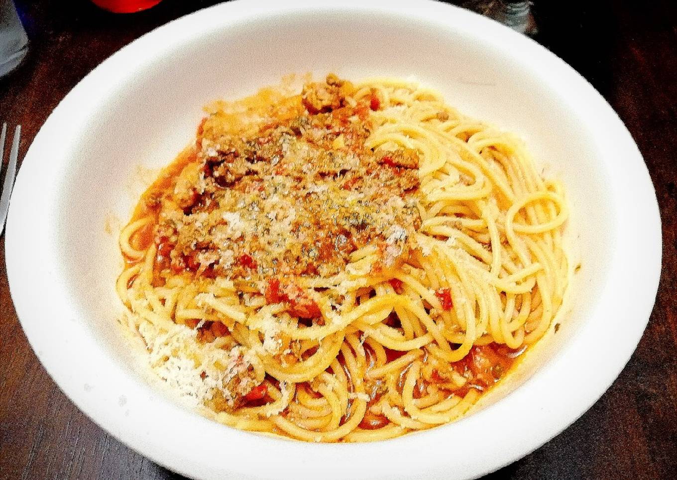 Espagueti con salsa de carne molida y tomate fresco