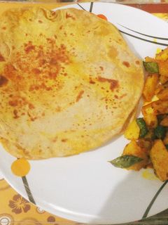 खाकरा (Khakhra recipe in marathi) रेसिपी चे मुख्य फोटो 