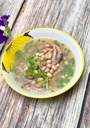 Hình của món Canh Chân Gà Hầm Đậu Phụng.