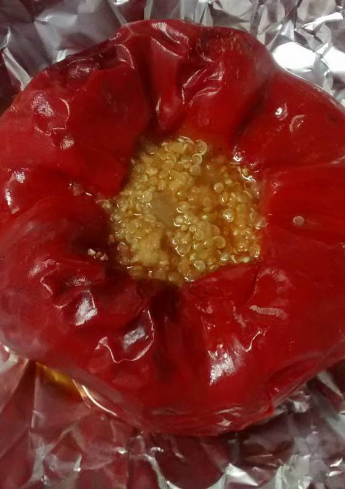 Una foto de Pimientos al horno rellenos de quinoa