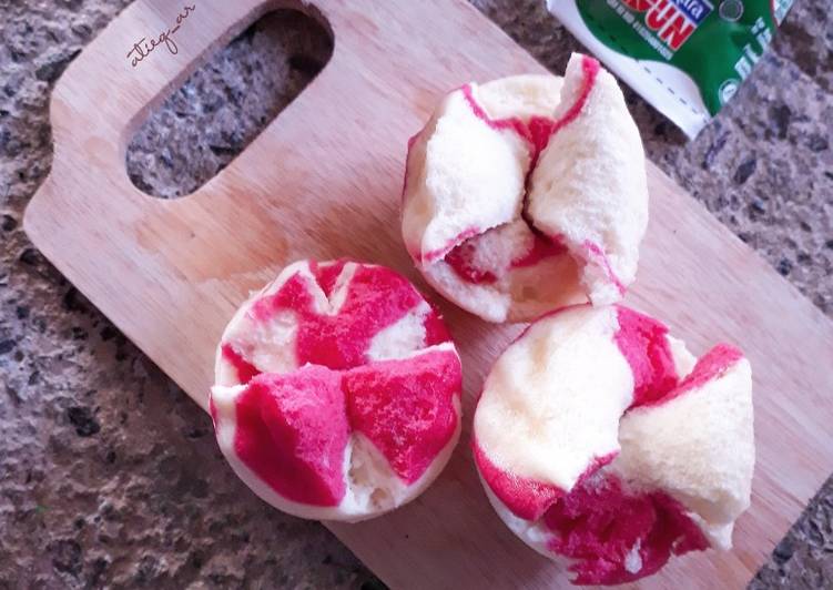 Bolu Kukus Mekar Merah-Putih