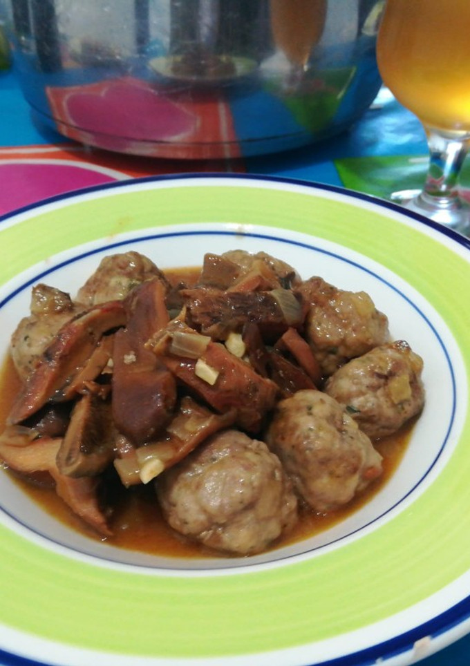 Una foto de Albóndigas con níscalos