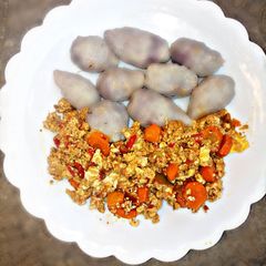 A picture of Cocoyam (Makani/gwaza) with egg sauce.
