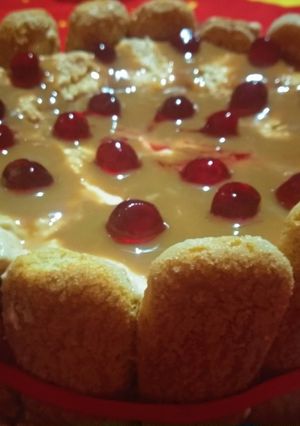 Una foto de Charlotte de dulce de leche