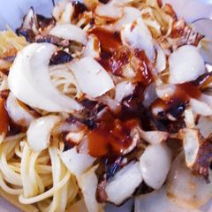A picture of Rice-Cooker Spaghetti with Air-Fried Roasted Onion, Extra Virgin Olive Oil, and Hickory BBQ Sauce.