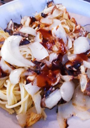 A picture of Rice-Cooker Spaghetti with Air-Fried Roasted Onion, Extra Virgin Olive Oil, and Hickory BBQ Sauce.