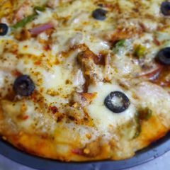 A picture of Chicken fajita pizza 🍕🍕.