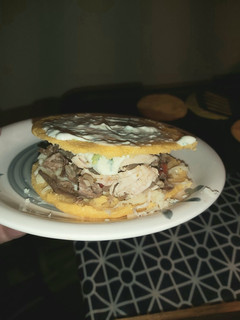 Una foto de Arepa mixta